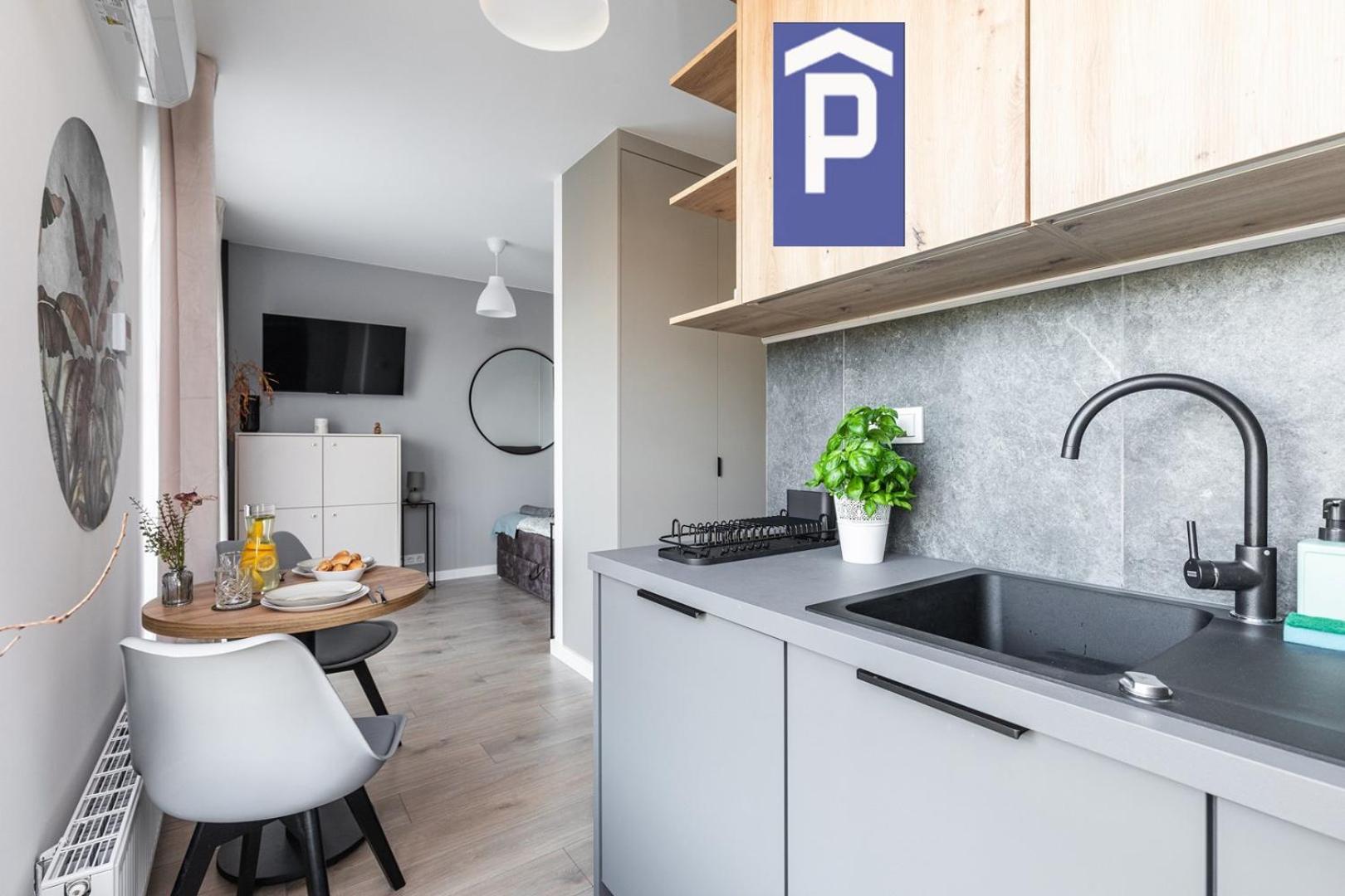 Apartment Superapart Nowy Sluzewiec, Next To Chopina Airport, Tor Sluzewiec, Aircondition *