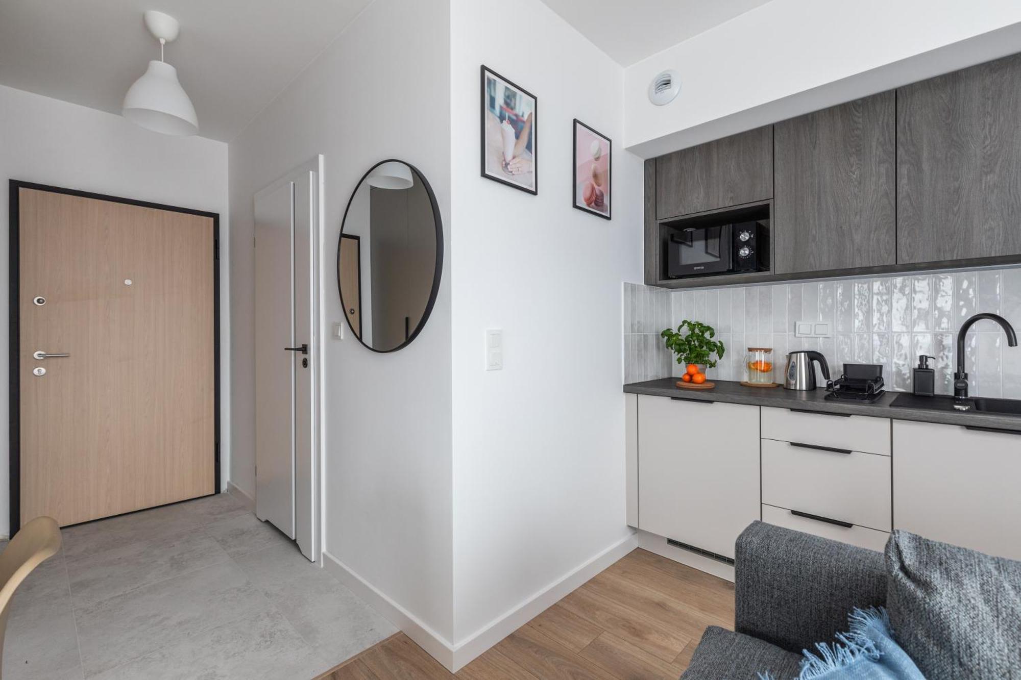 Apartment Superapart Nowy Sluzewiec, Next To Chopina Airport, Tor Sluzewiec, Aircondition Warsaw