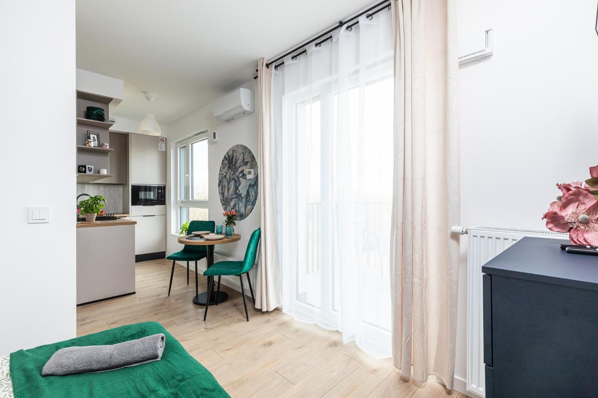 Apartment Superapart Nowy Sluzewiec, Next To Chopina Airport, Tor Sluzewiec, Aircondition *