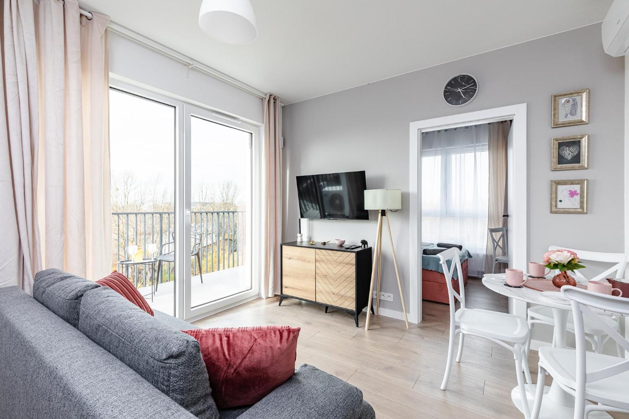 Apartment Superapart Nowy Sluzewiec, Next To Chopina Airport, Tor Sluzewiec, Aircondition Warsaw